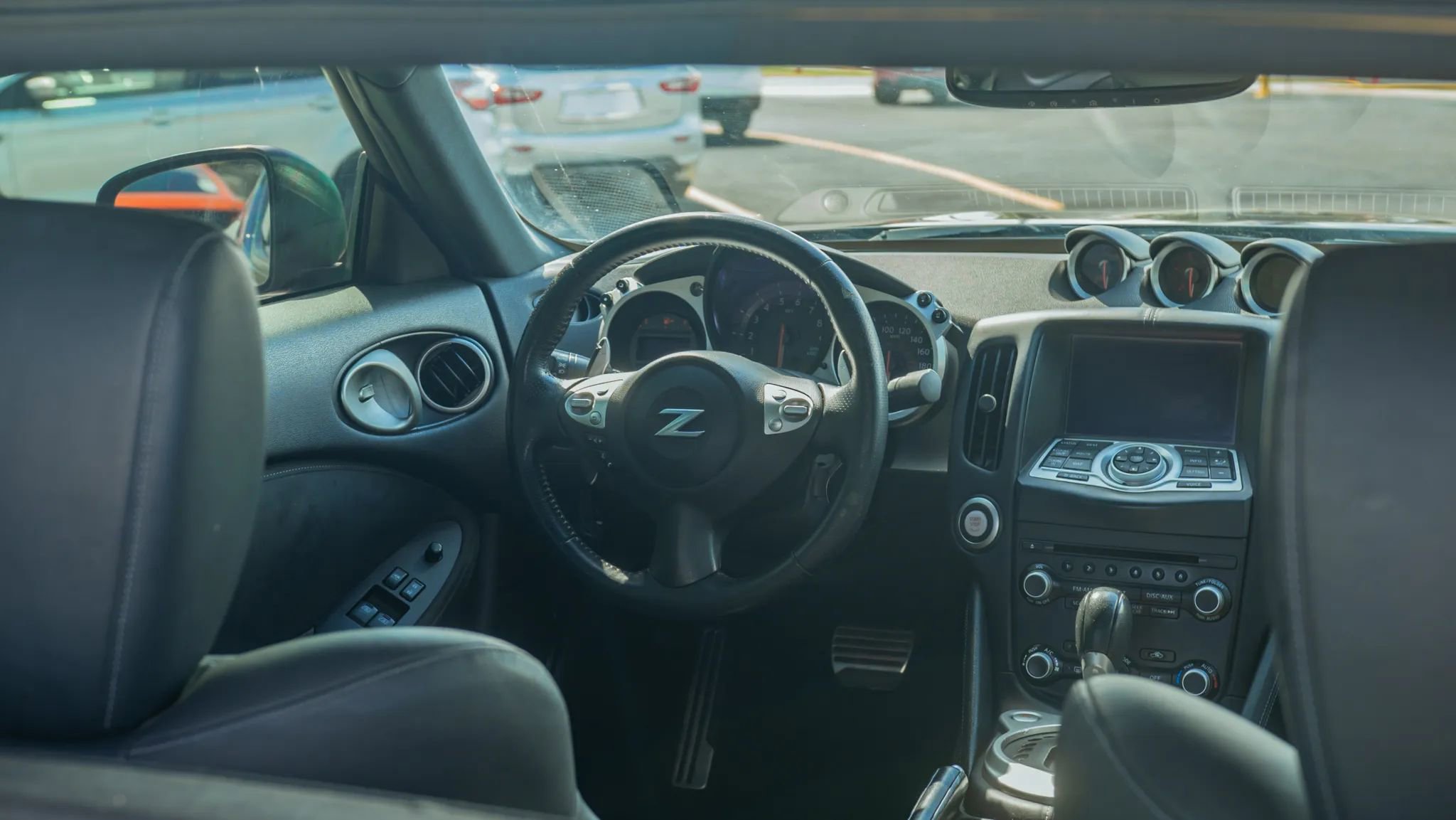 Used 2018 Nissan 370Z Touring RWD image 23