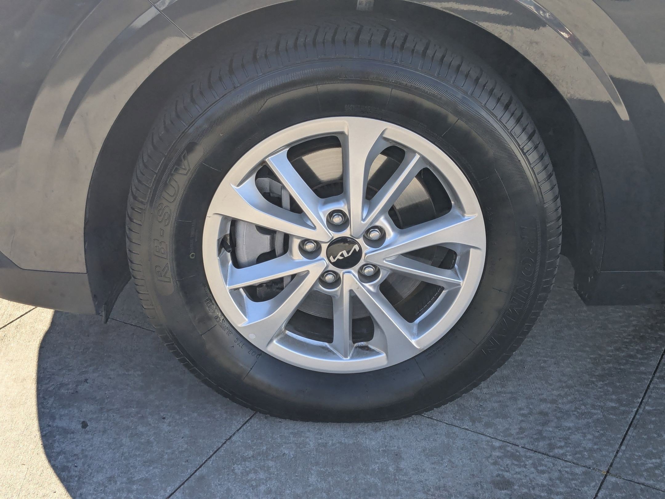 Used 2024 Kia Carnival LX image 13