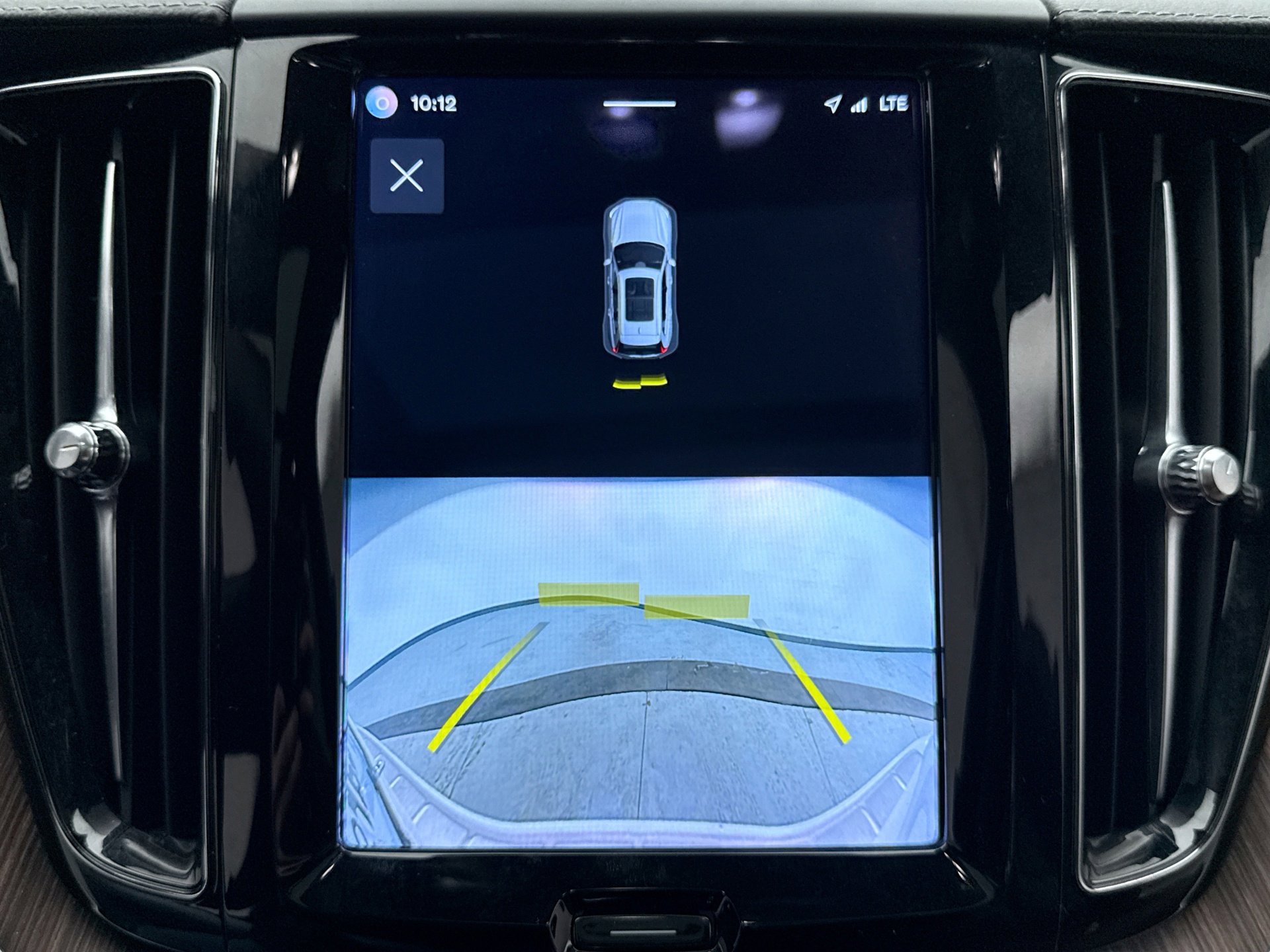 Used 2023 Volvo XC60 T8 Ultimate w/ Climate Package image 16