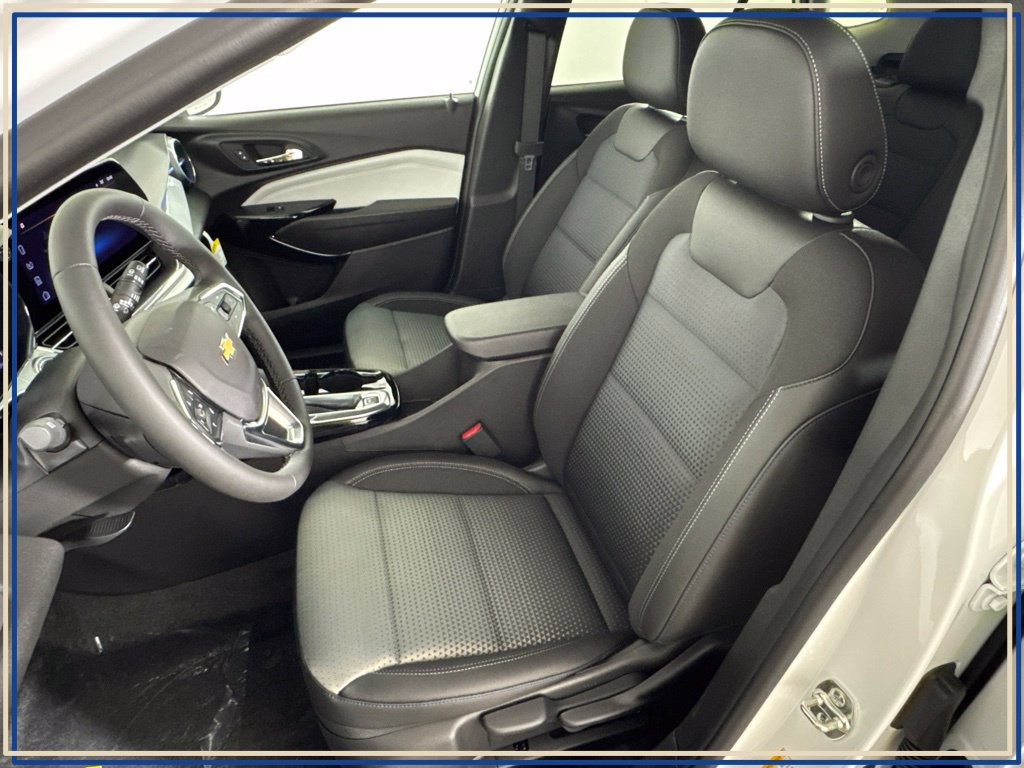 New 2026 Chevrolet Trax LT w/ LT Convenience Package FWD image 24