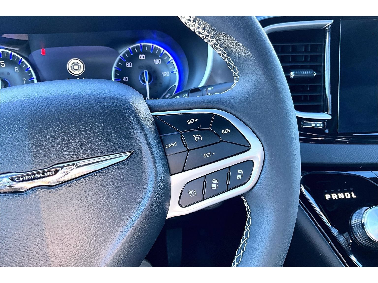 Used 2026 Chrysler Pacifica Select FWD image 11