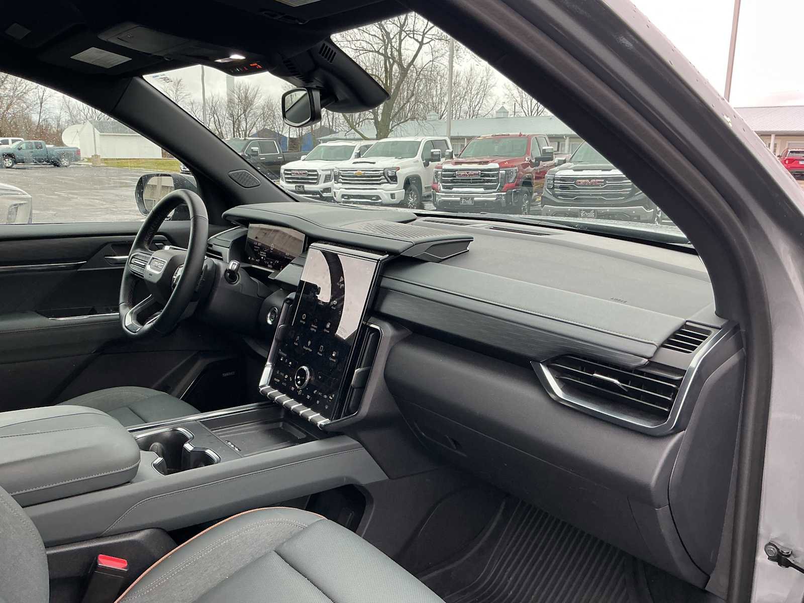 Used 2024 GMC Acadia AT4 w/ Luxury Package image 26