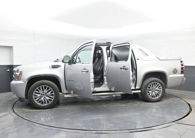 Used 2013 Chevrolet Avalanche LT AWD/4WD image 48