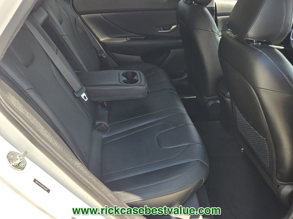 Used 2023 Hyundai Elantra Limited image 17