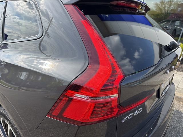 Used 2025 Volvo XC60 B5 Plus AWD/4WD image 11