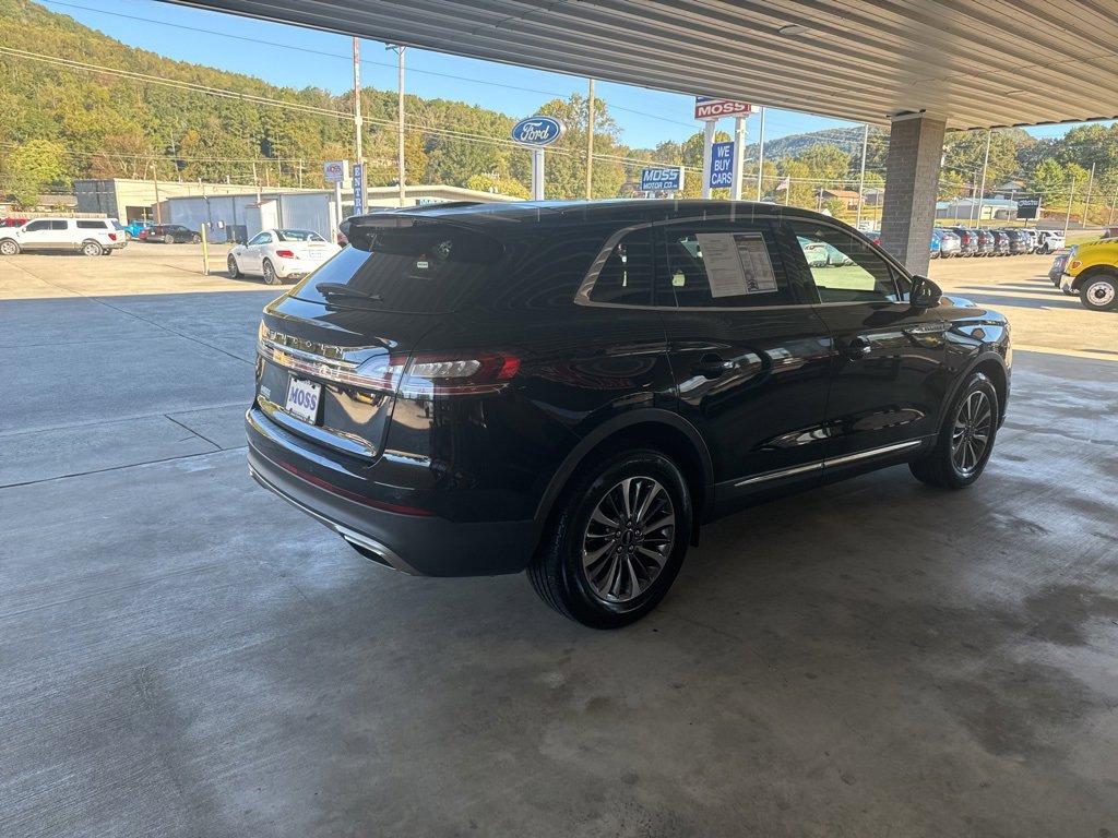 Used 2022 Lincoln Nautilus Reserve image 4