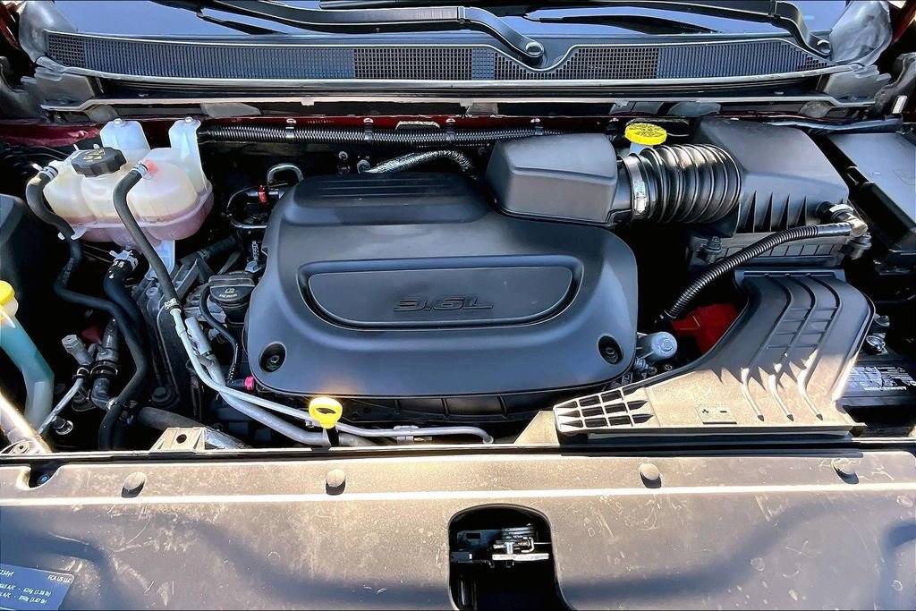 Used 2023 Chrysler Pacifica Touring-L image 31