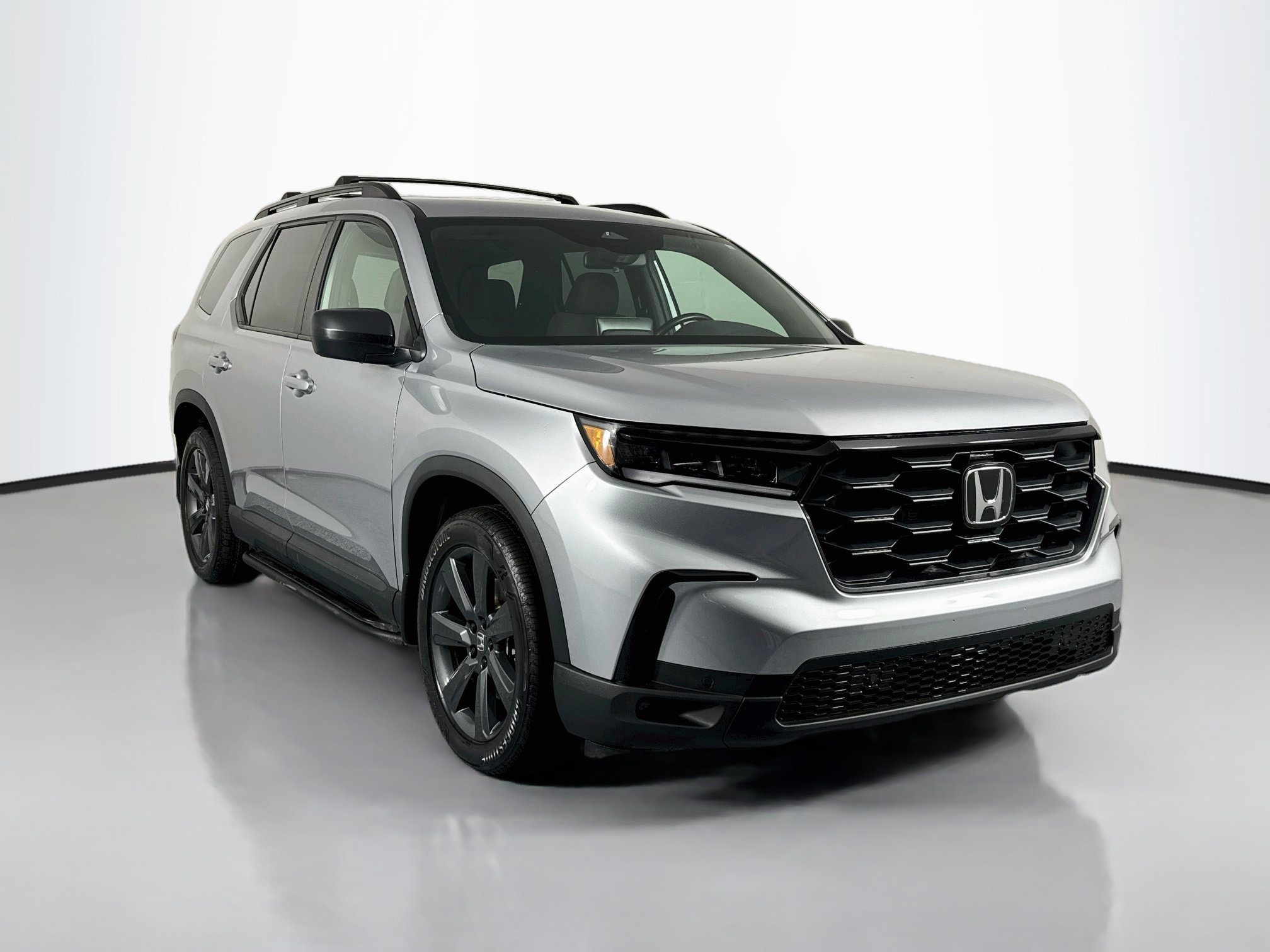Certified 2025 Honda Pilot Sport image 3