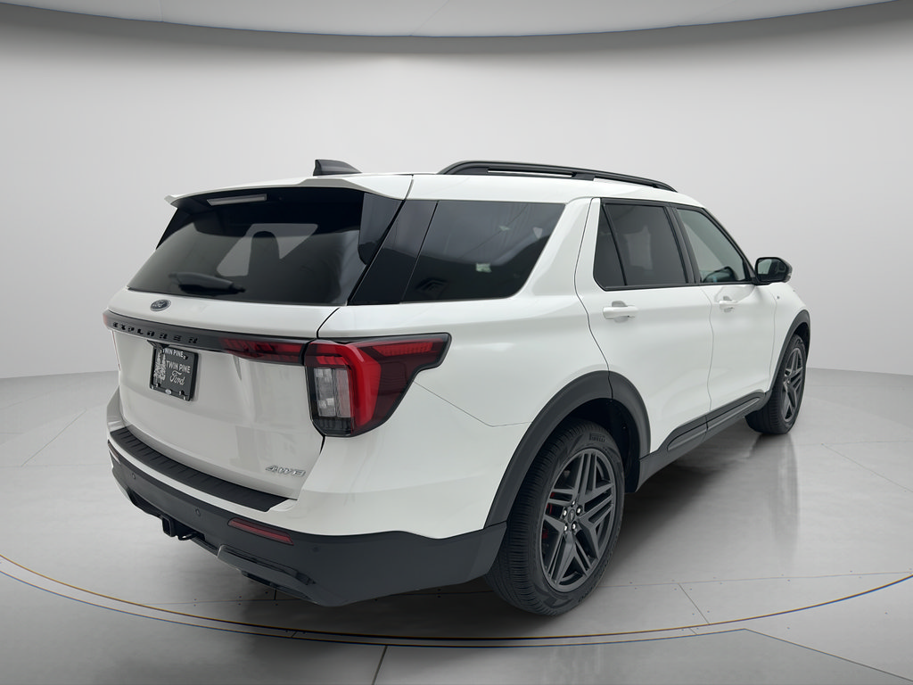 Used 2025 Ford Explorer ST-Line w/ ST-Line Street Pack AWD/4WD image 3