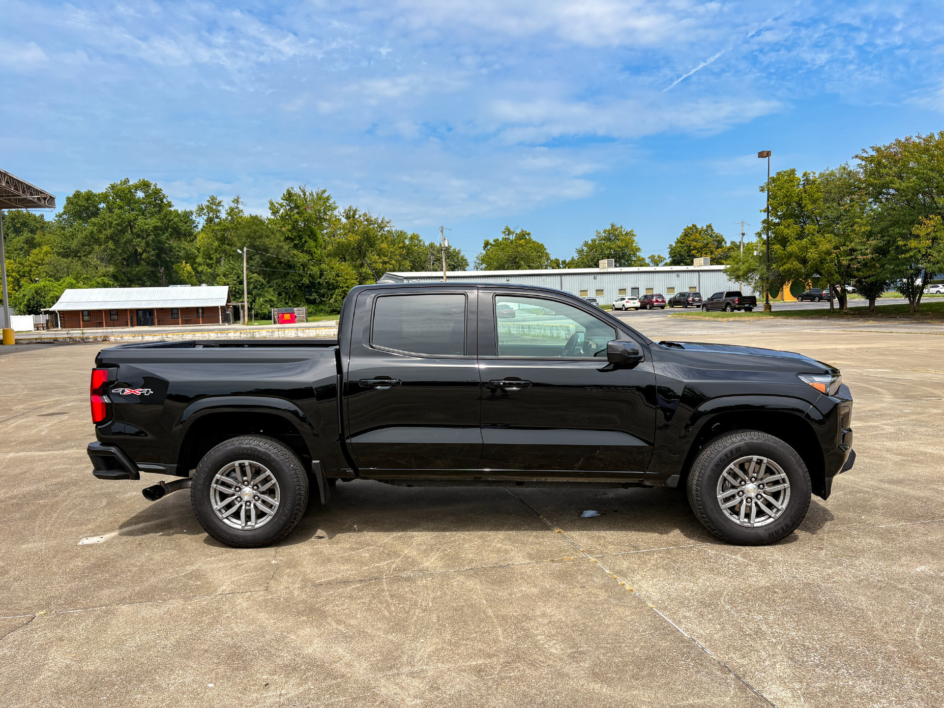 Used 2024 Chevrolet Colorado LT w/ LT Convenience Package III AWD/4WD image 13