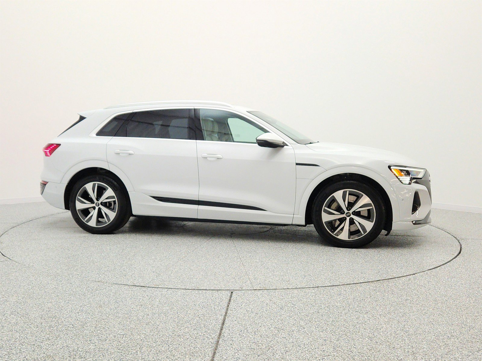 Used 2024 Audi Q8 e-tron Premium Plus w/ Premium Plus Package AWD/4WD image 4