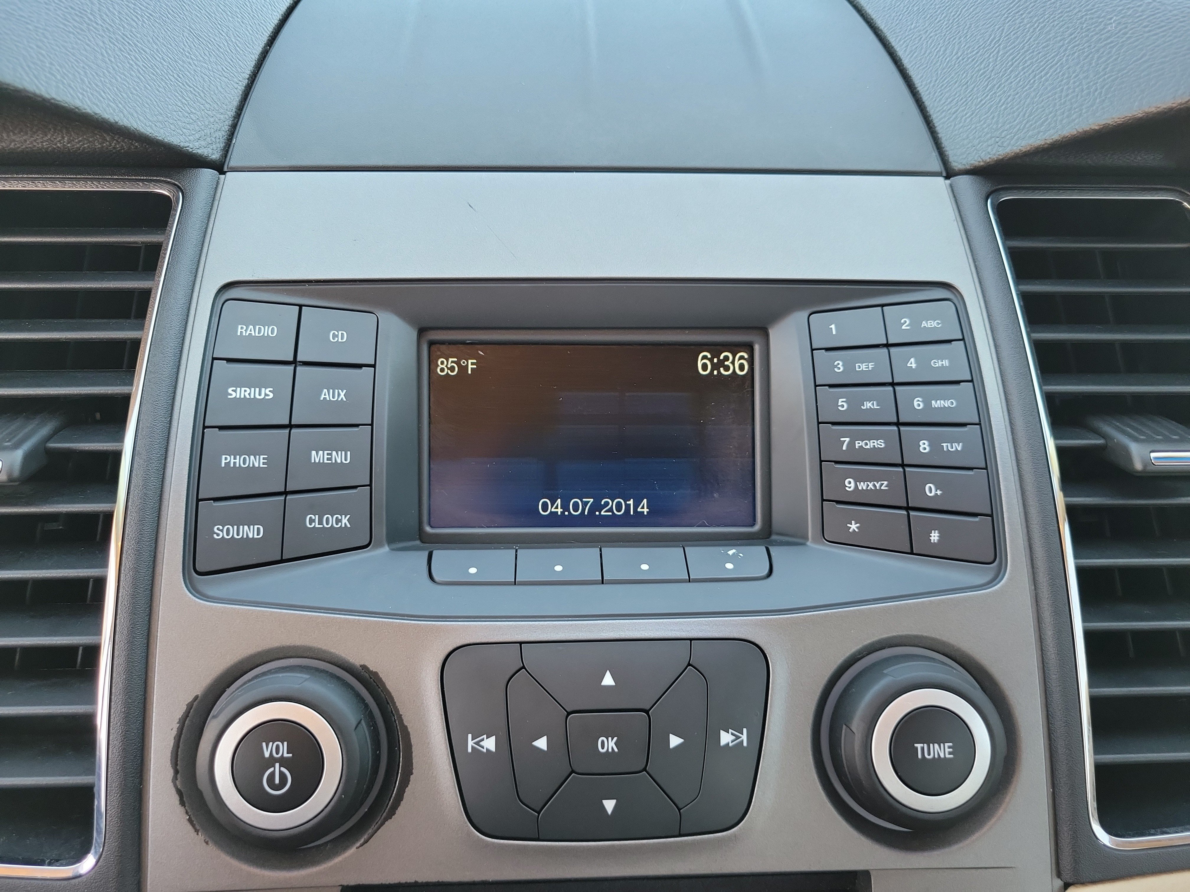 Used 2015 Ford Taurus SE FWD image 15