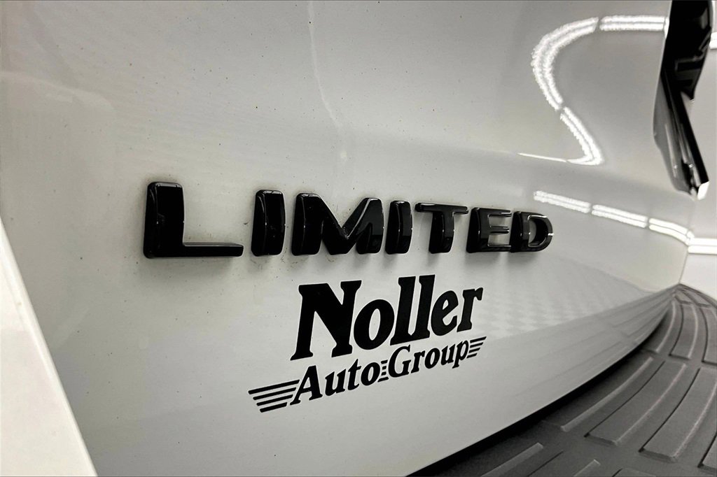 Used 2022 Ford Expedition Max Limited image 8