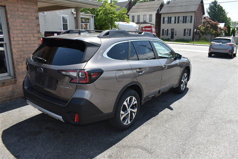 Used 2022 Subaru Outback Limited AWD/4WD image 3