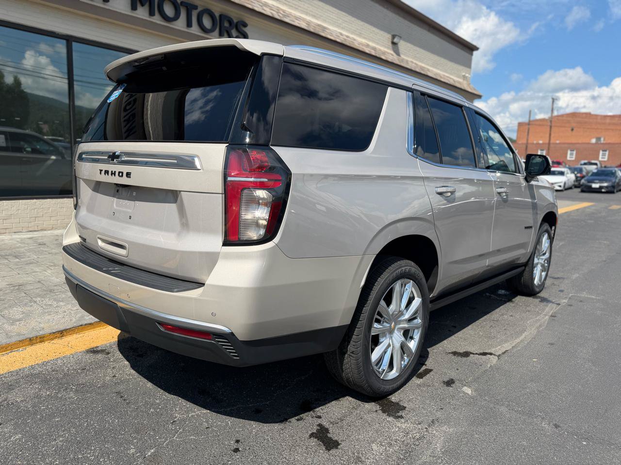 Used 2022 Chevrolet Tahoe High Country AWD/4WD image 3