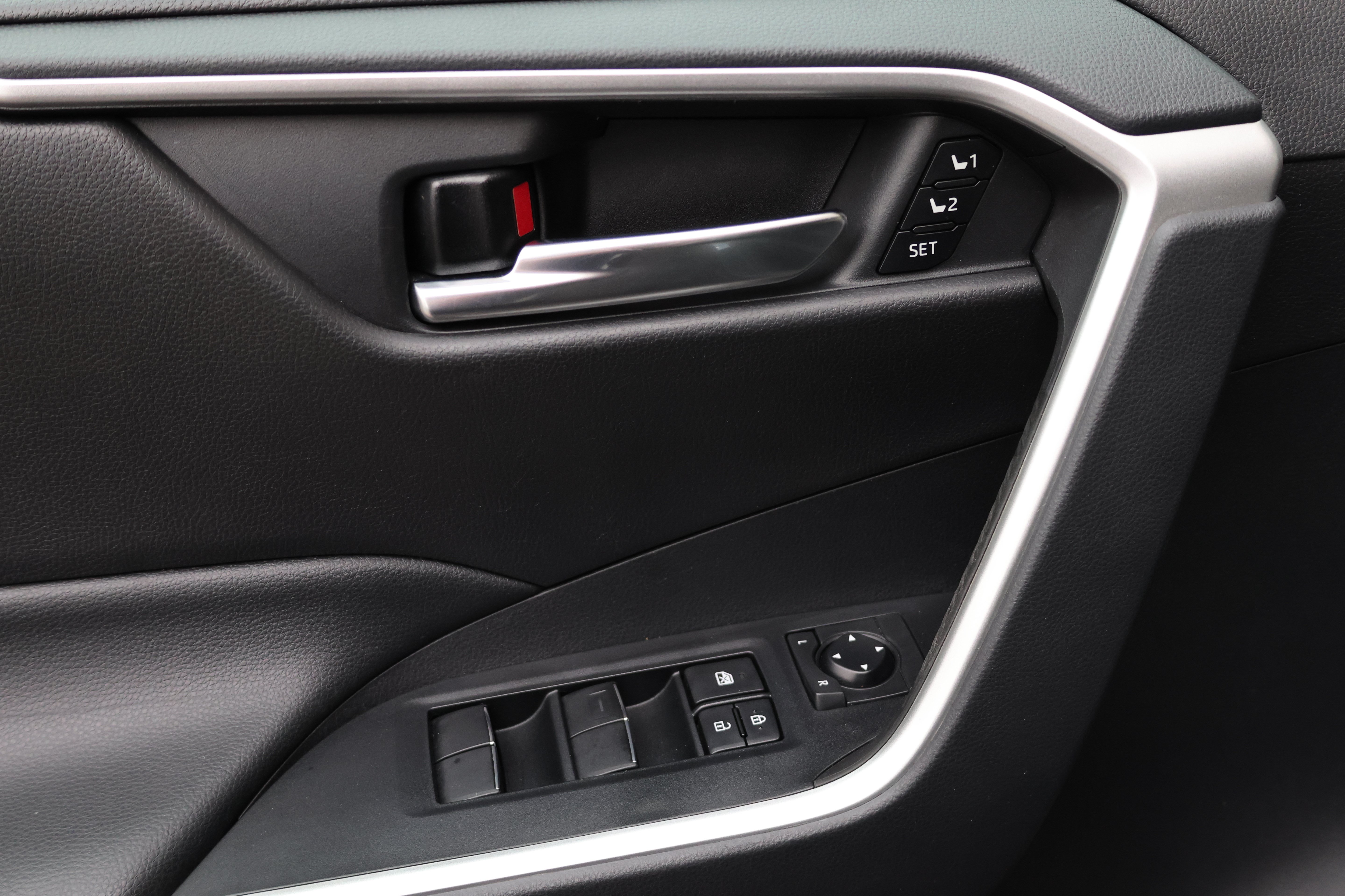 Used 2021 Toyota RAV4 XLE Premium AWD/4WD image 20