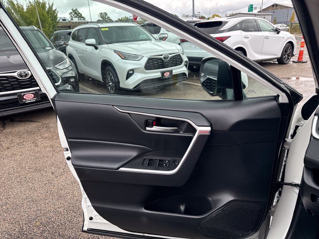Used 2024 Toyota RAV4 XLE AWD/4WD image 33