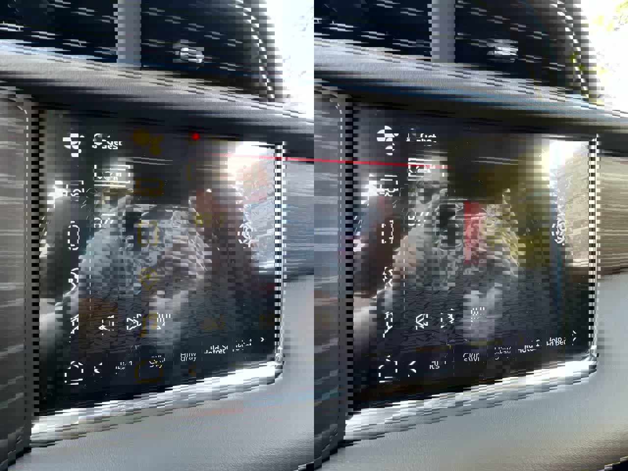 Used 2024 GMC Yukon XL Denali w/ Advanced Technology Package image 13