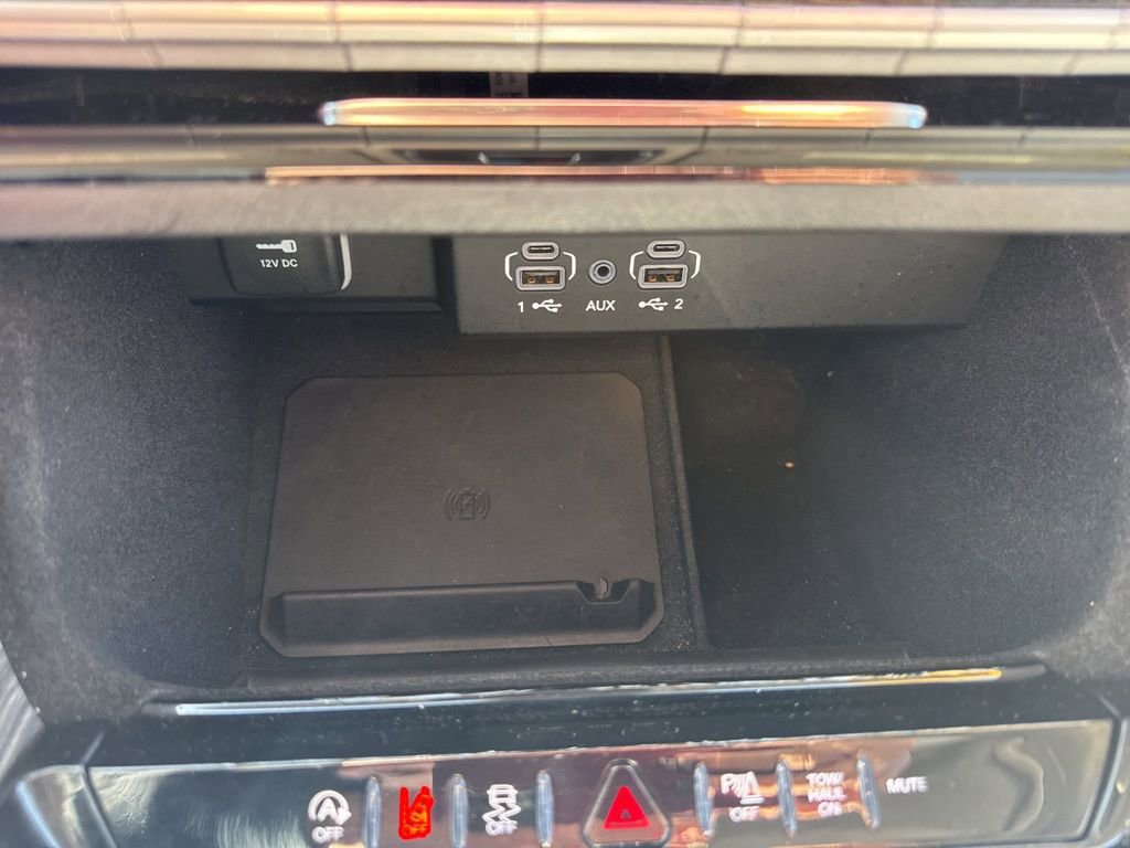 Certified 2023 Jeep Wagoneer Series III w/ Preferred Equipment Group image 17