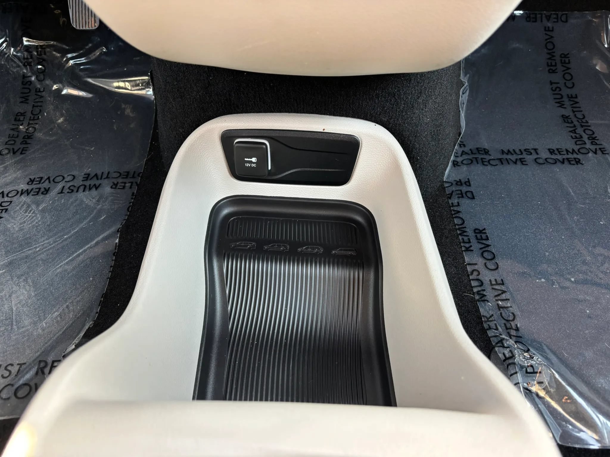 Used 2021 Chrysler Voyager L FWD image 36