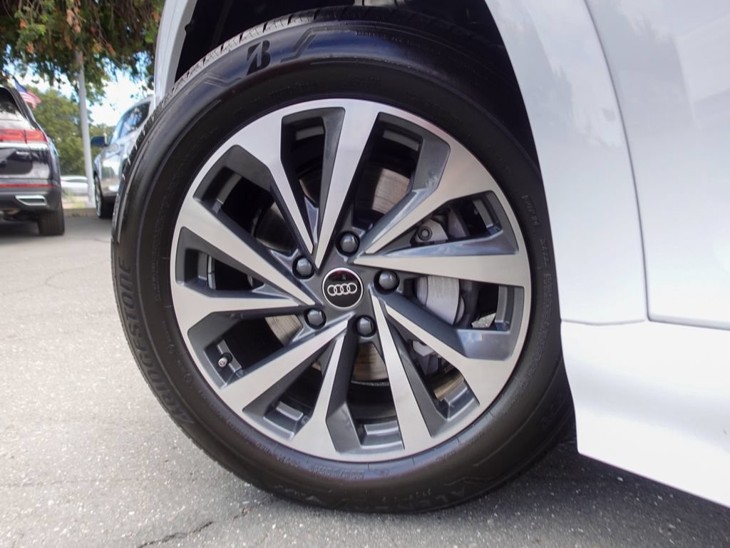 Used 2025 Audi Q6 e-tron Premium AWD/4WD image 8