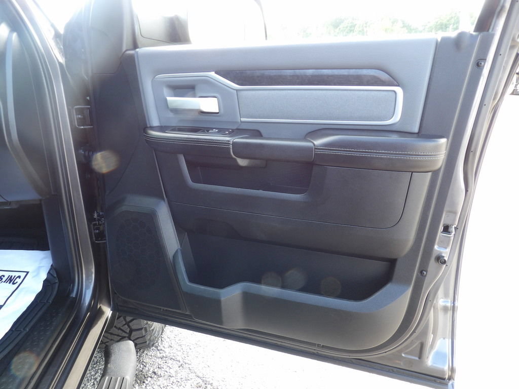 Used 2022 RAM 3500 Big Horn AWD/4WD image 37