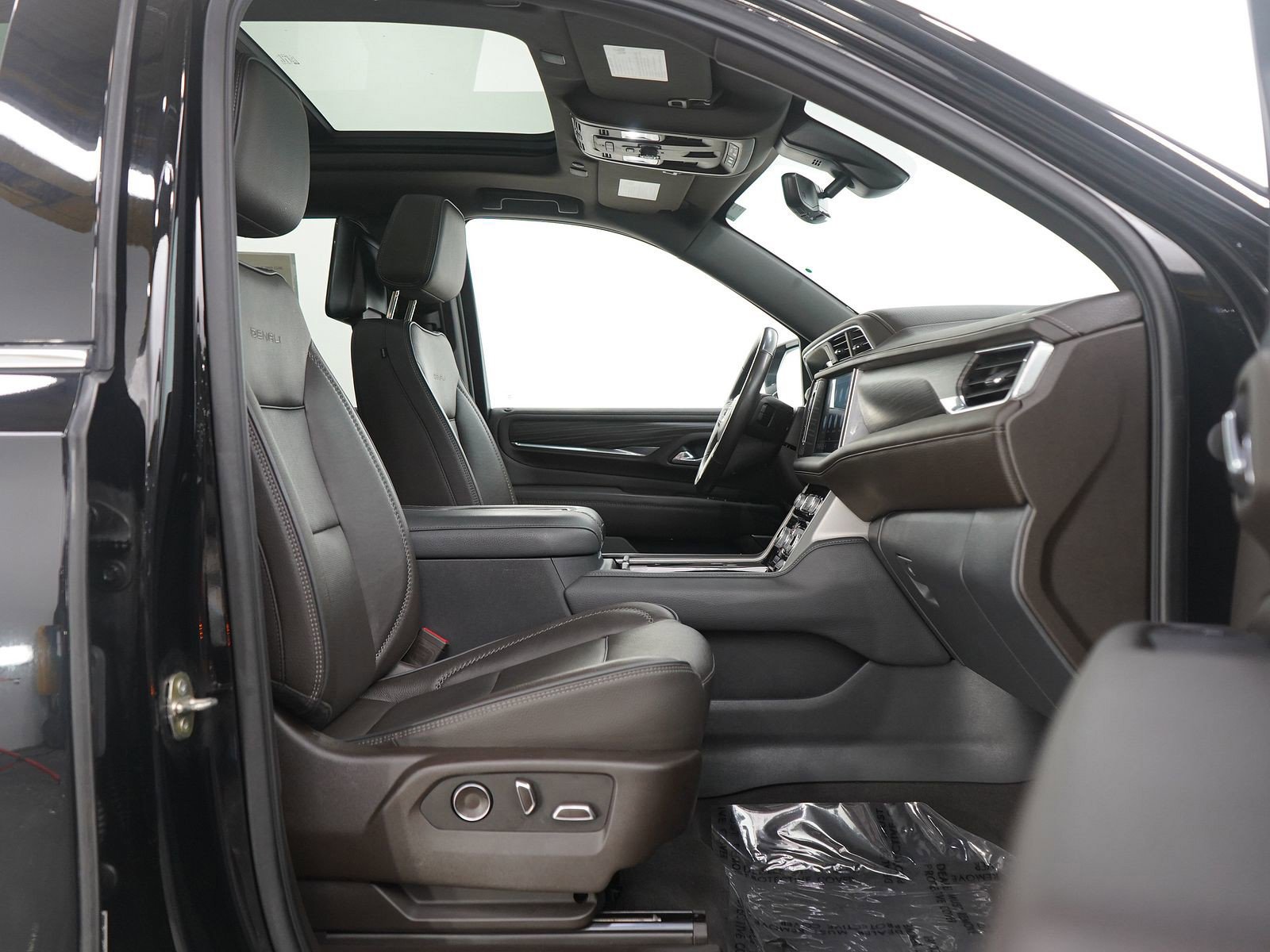 Used 2021 GMC Yukon XL Denali w/ Denali Ultimate Package image 11