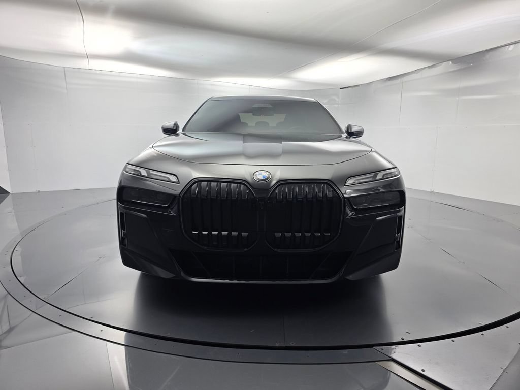 Certified 2025 BMW 740i RWD image 2