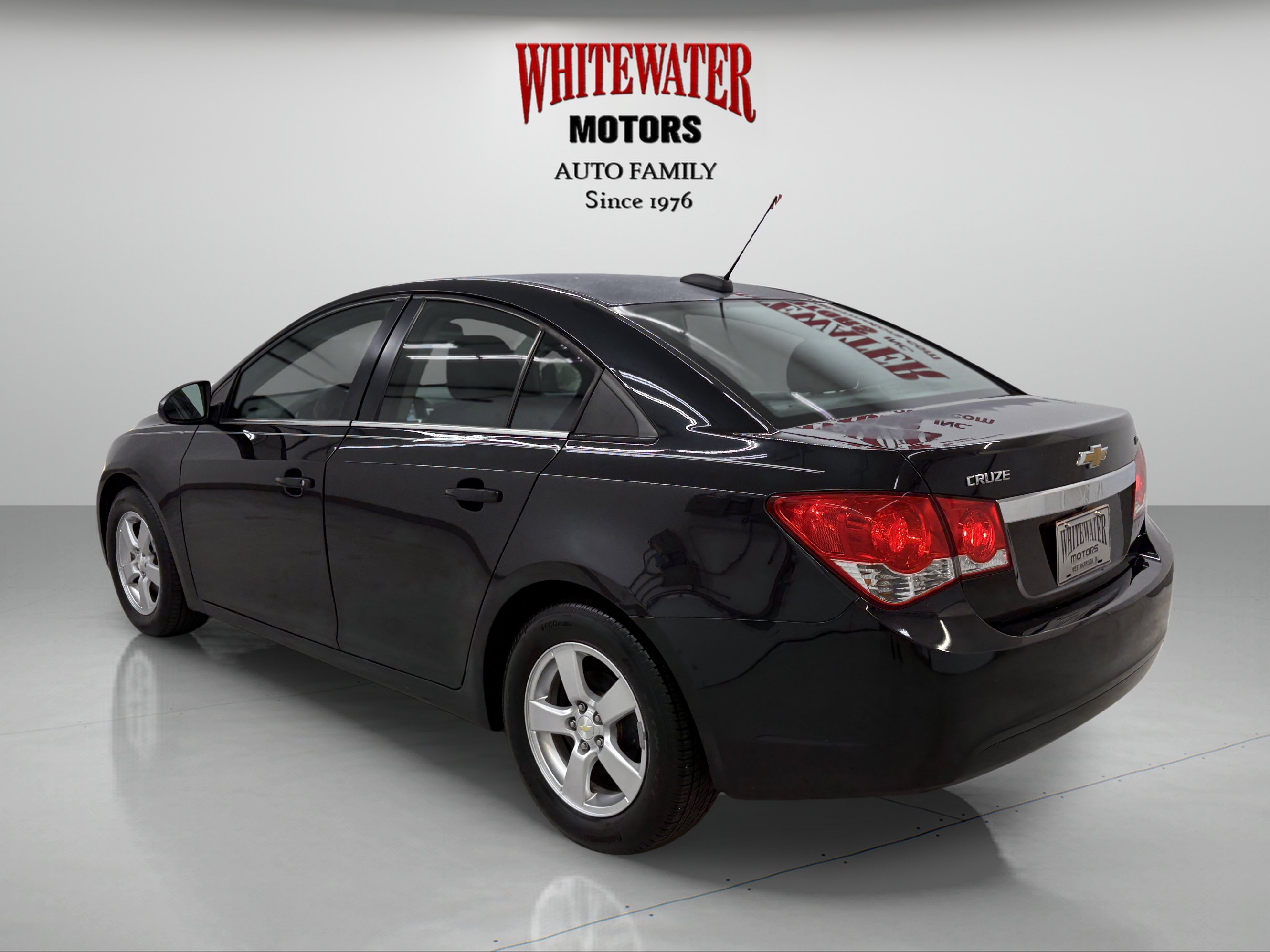 Used 2016 Chevrolet Cruze LT FWD image 2