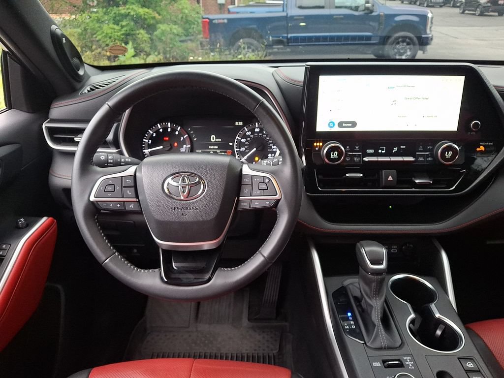 Used 2024 Toyota Highlander XSE AWD/4WD image 11