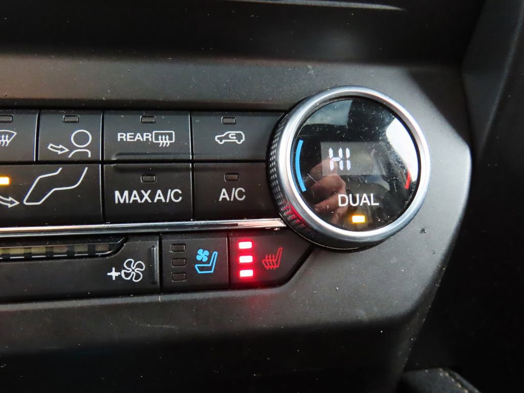 Used 2018 Ford Expedition Limited image 32