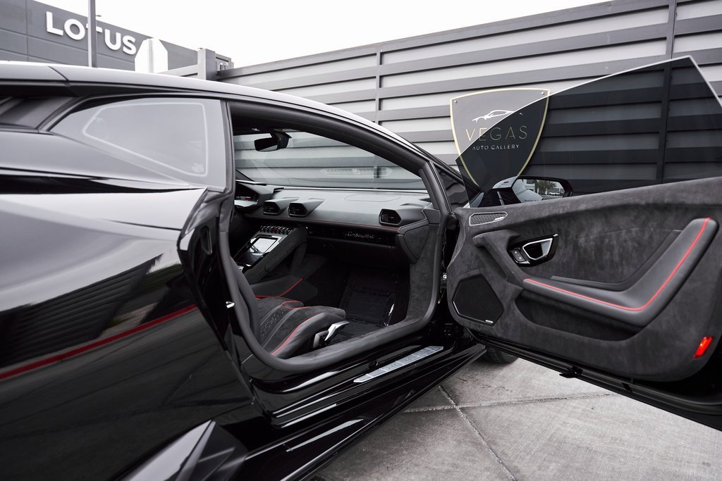 Used 2023 Lamborghini Huracan Tecnica image 32