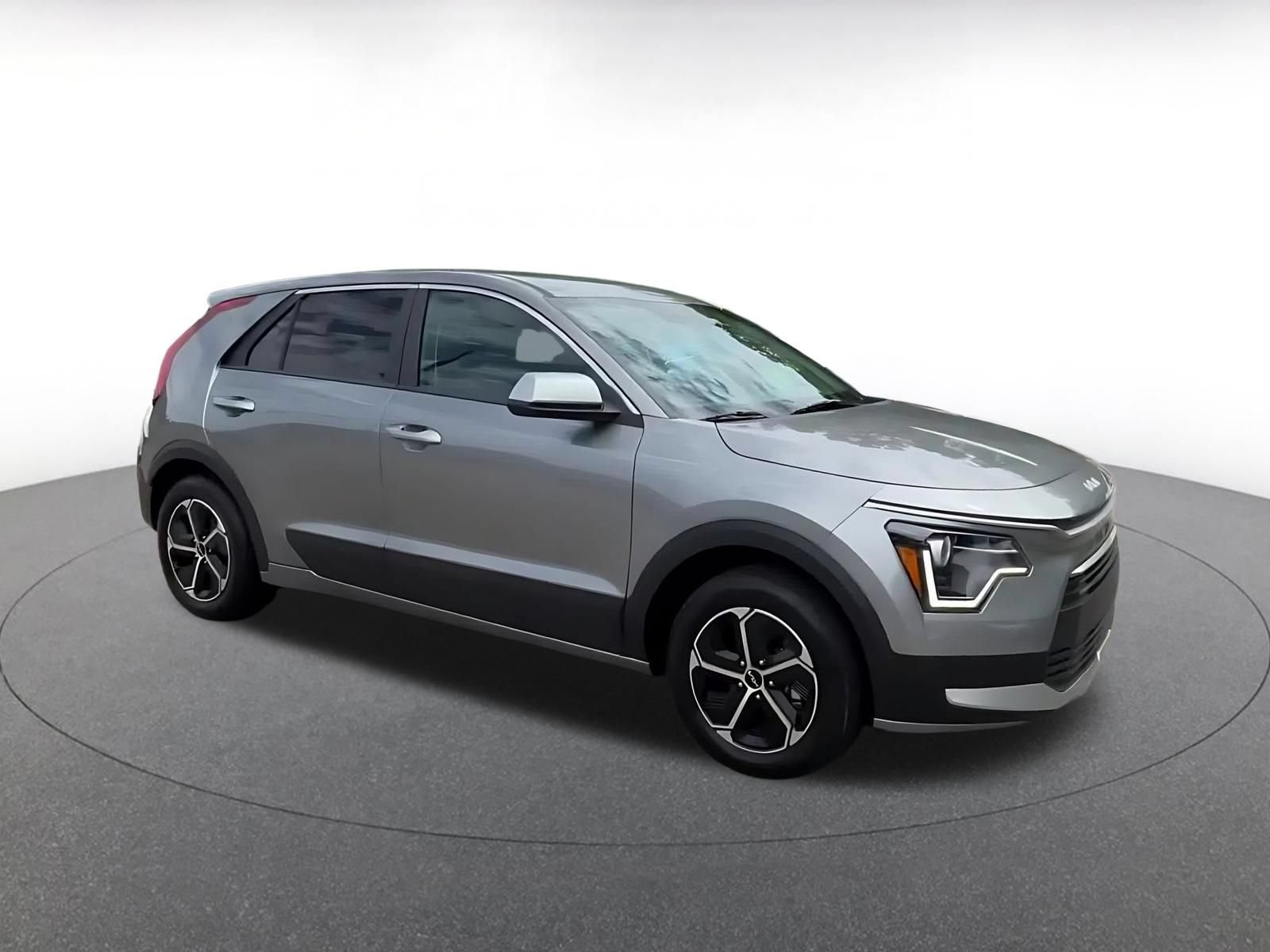 Used 2026 Kia Niro LX FWD image 2
