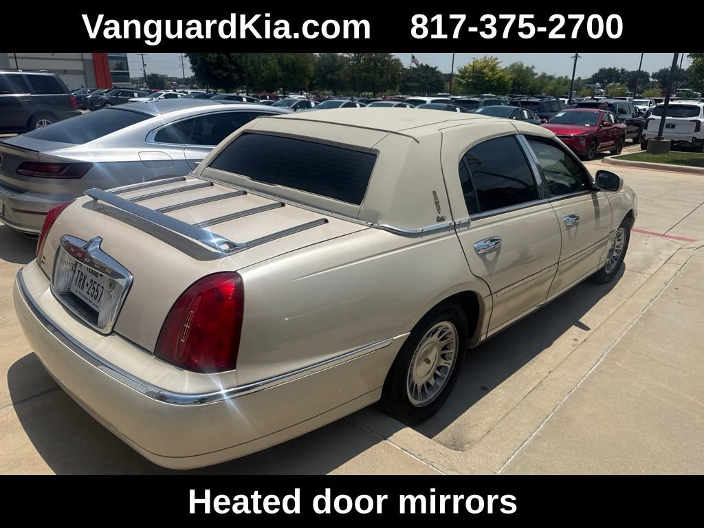 Used 2001 Lincoln Town Car Cartier RWD image 4