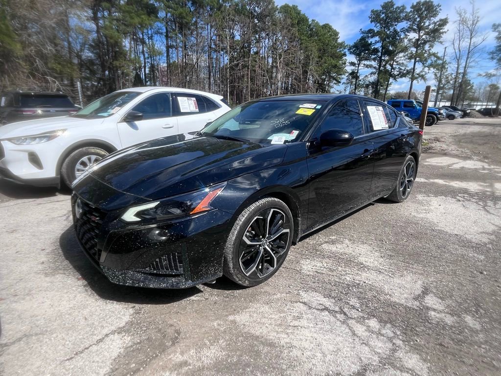 Used 2023 Nissan Altima 2.5 SR image 3