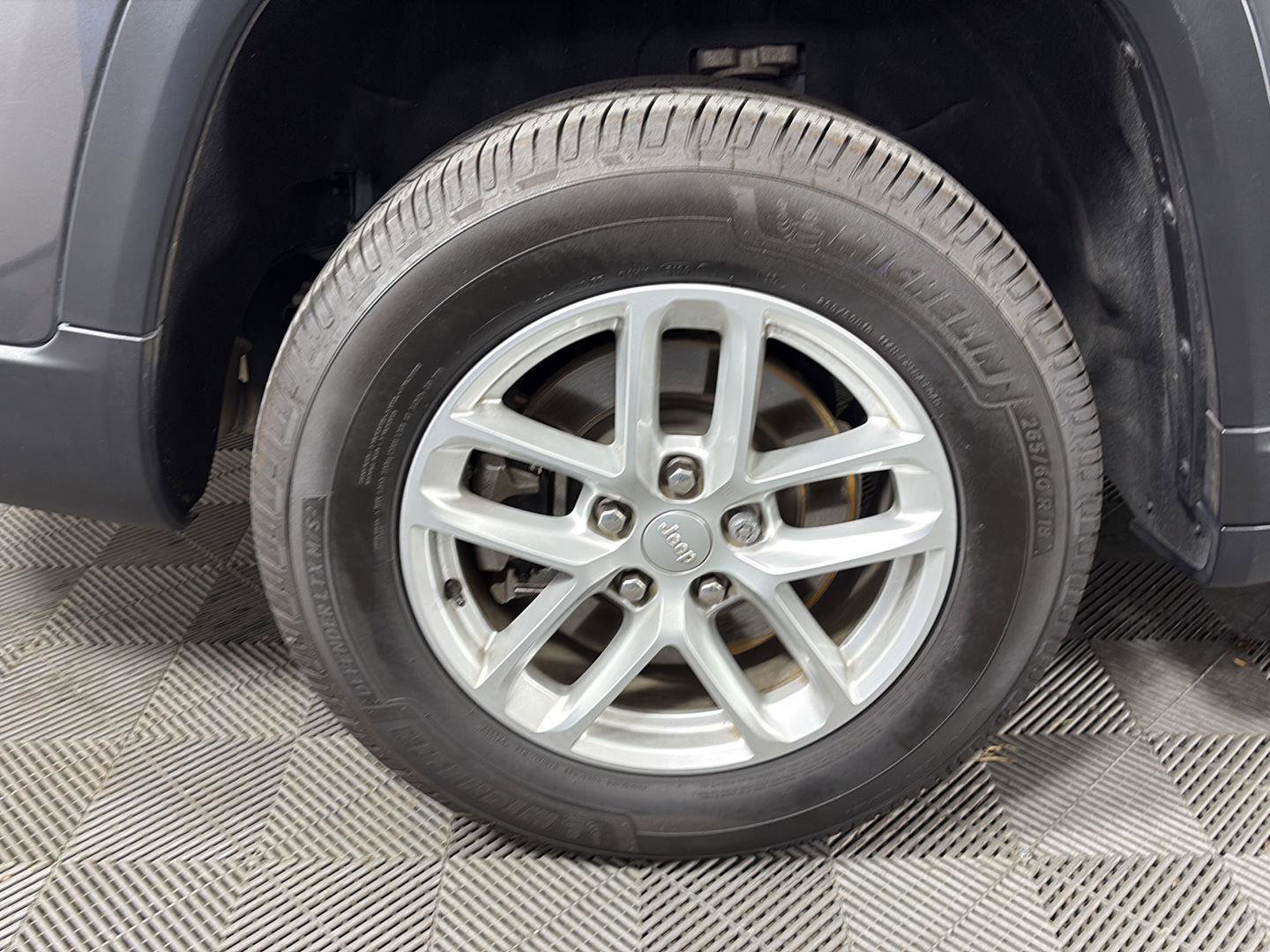 Used 2021 Jeep Grand Cherokee L Laredo w/ Luxury Tech Group I image 14