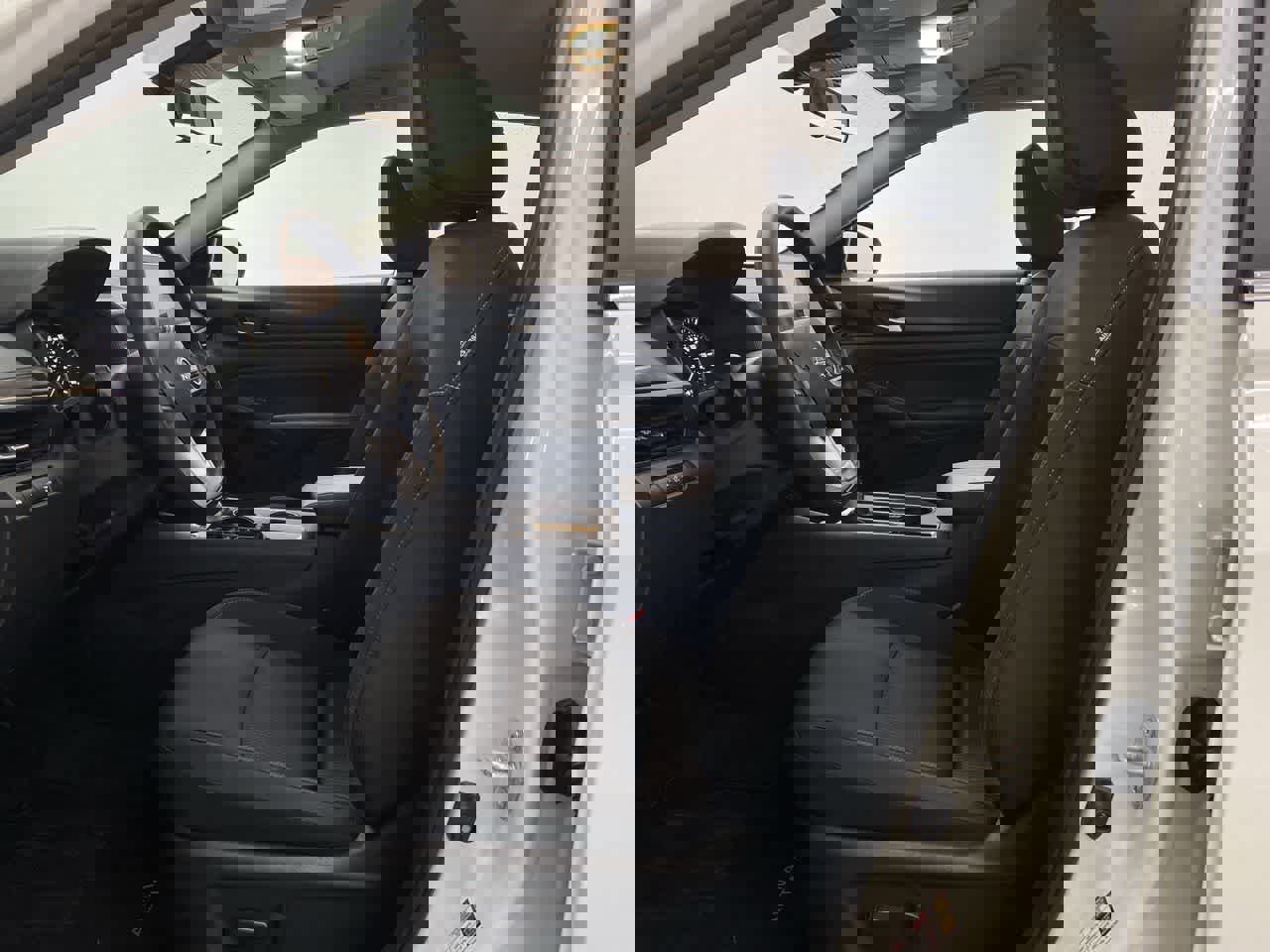 Used 2025 Nissan Altima 2.5 SV image 14