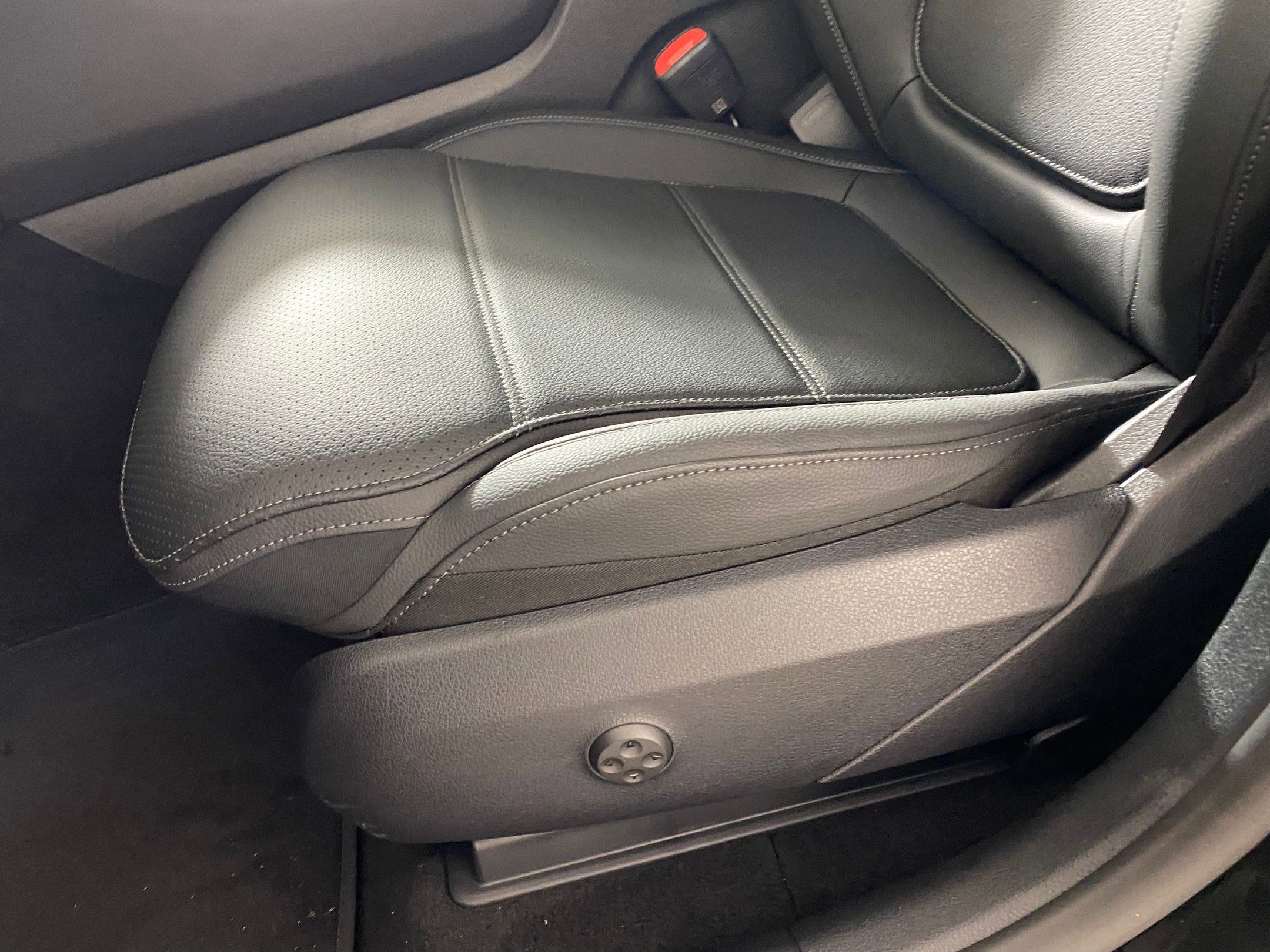 Used 2026 Mercedes-Benz GLC 300 4MATIC image 12