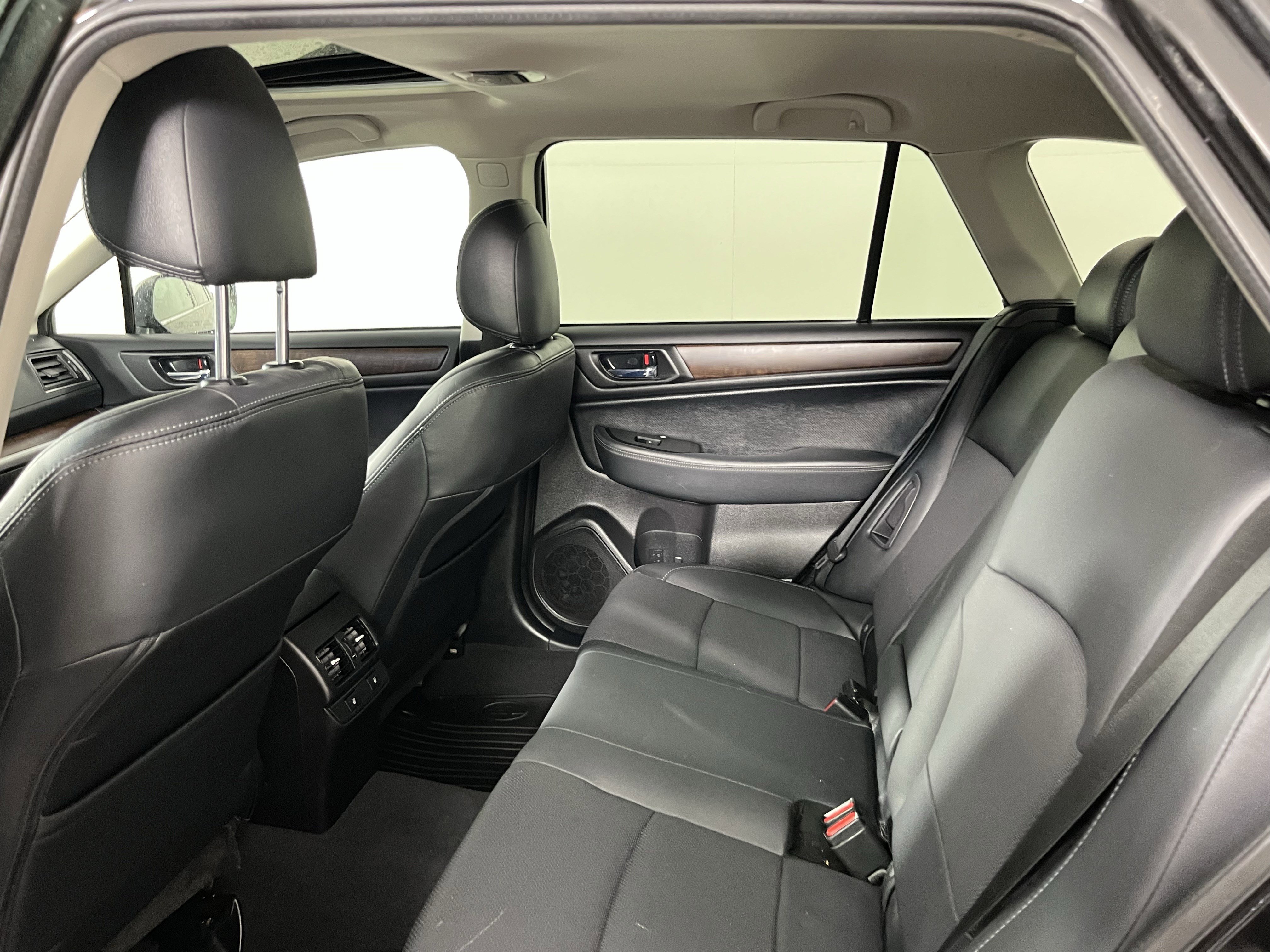 Used 2016 Subaru Outback 2.5i Limited image 14