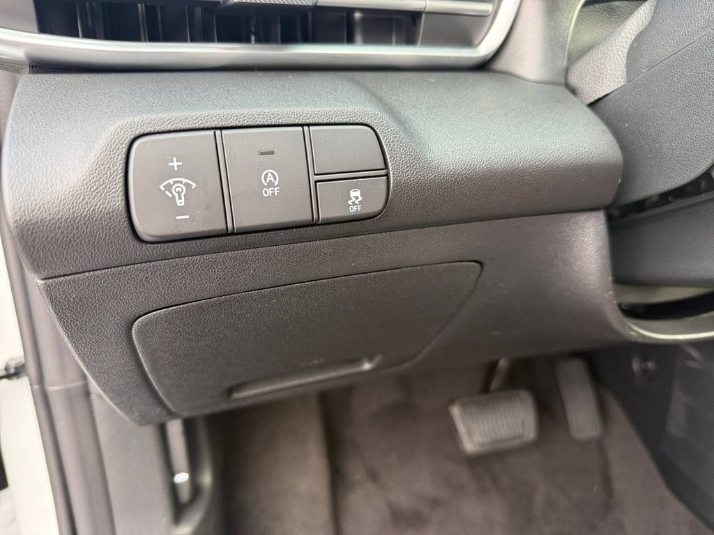 New 2026 Hyundai Elantra SE FWD image 24