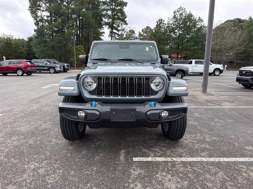 Used 2024 Jeep Wrangler Unlimited w/ Convenience Group AWD/4WD image 3