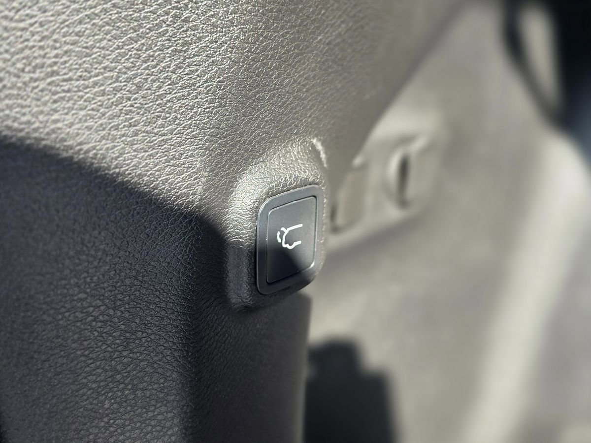 Used 2019 Jeep Cherokee Limited image 14