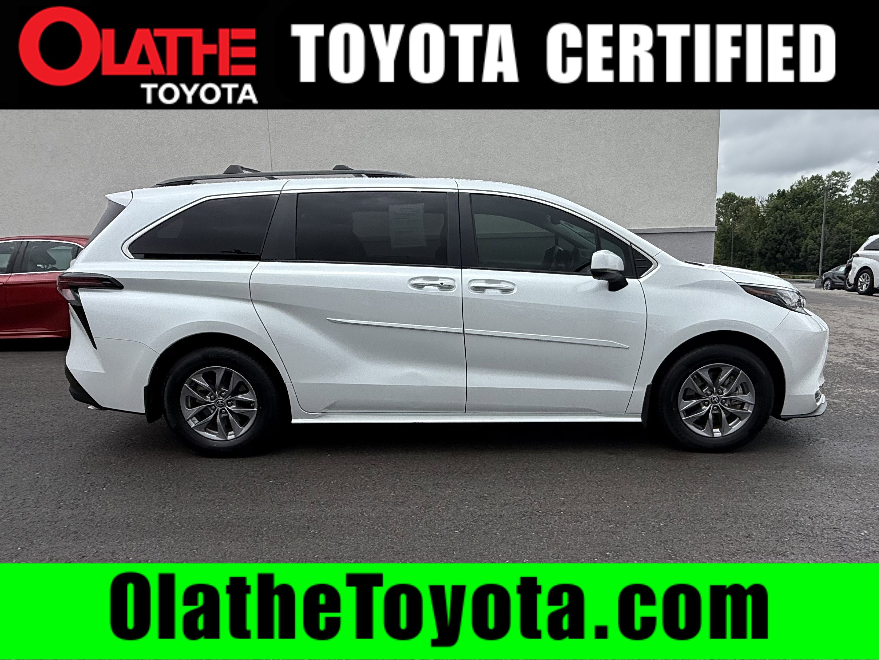 Certified 2023 Toyota Sienna XLE FWD image 1