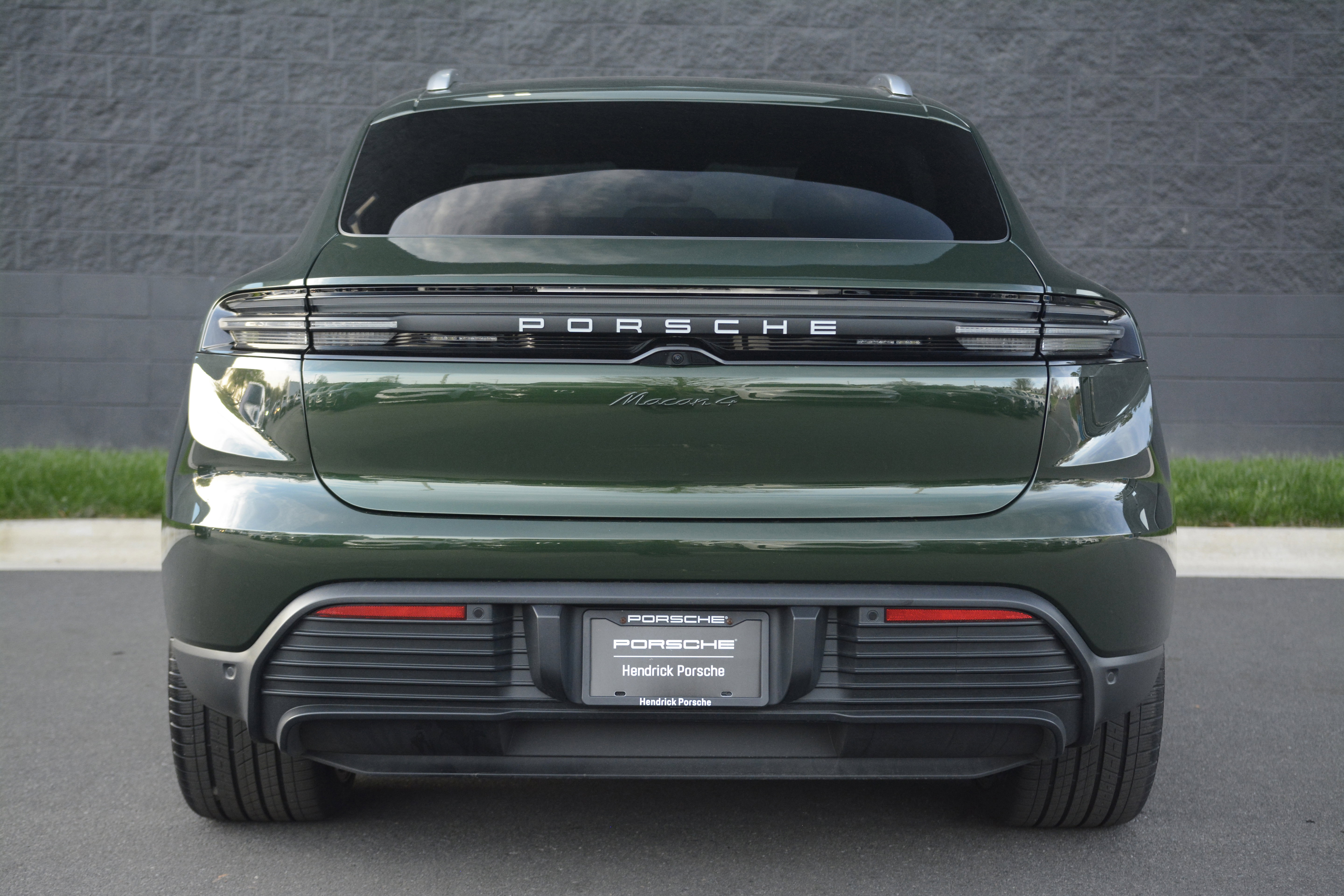 Certified 2025 Porsche Macan 4 Electric image 6