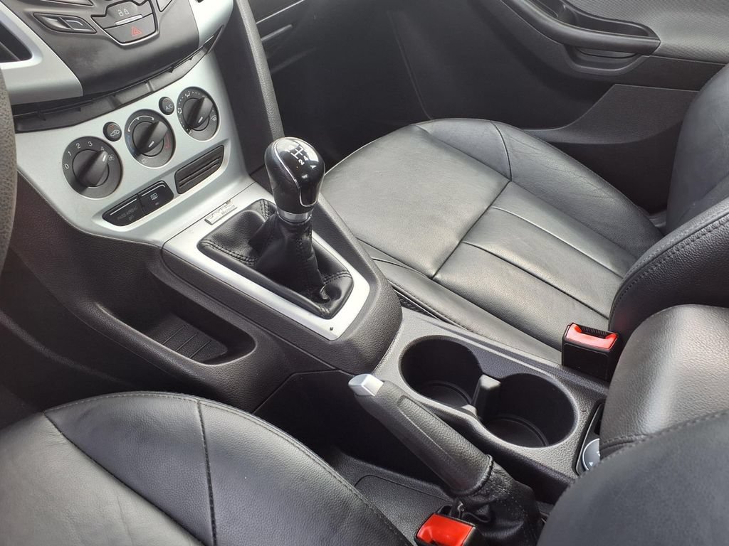 Used 2013 Ford Focus SE FWD image 23