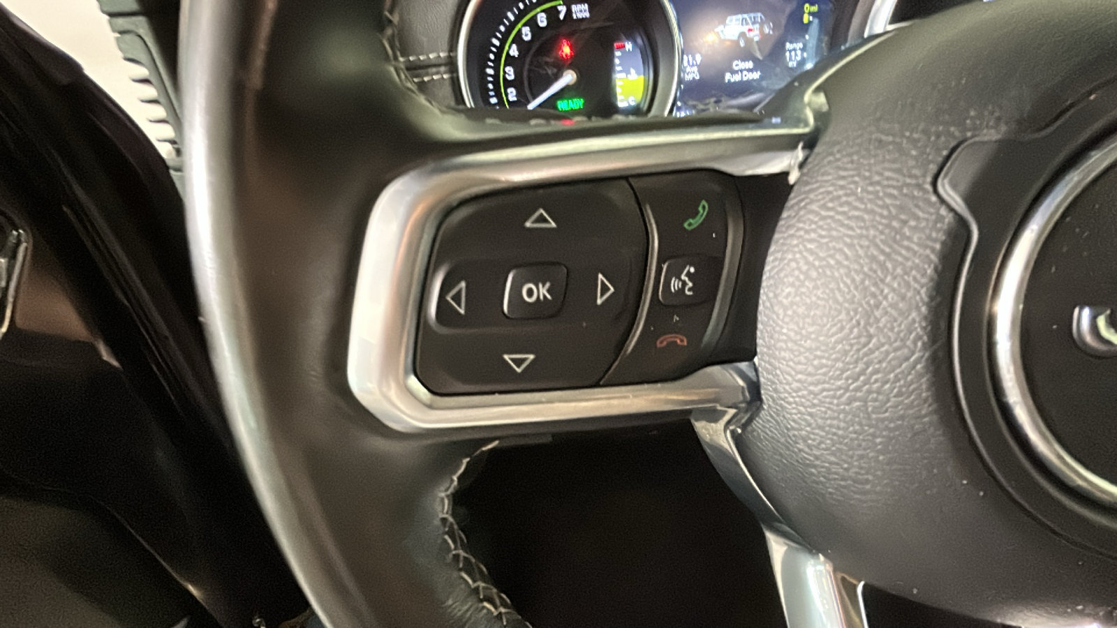 Used 2022 Jeep Wrangler Unlimited Sahara AWD/4WD image 18