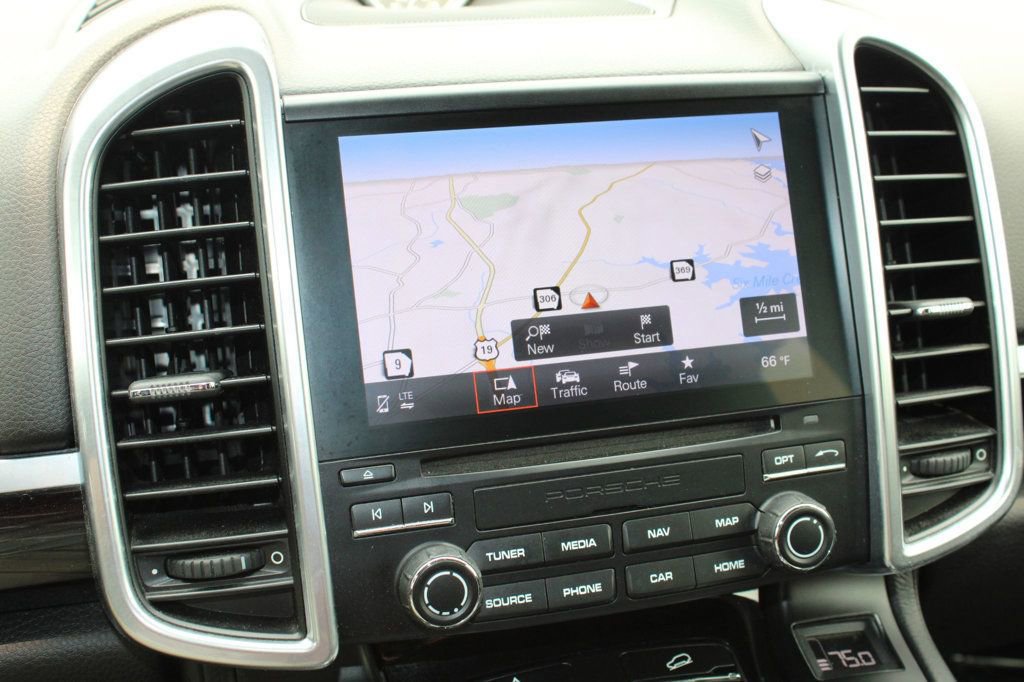 Used 2018 Porsche Cayenne S image 11