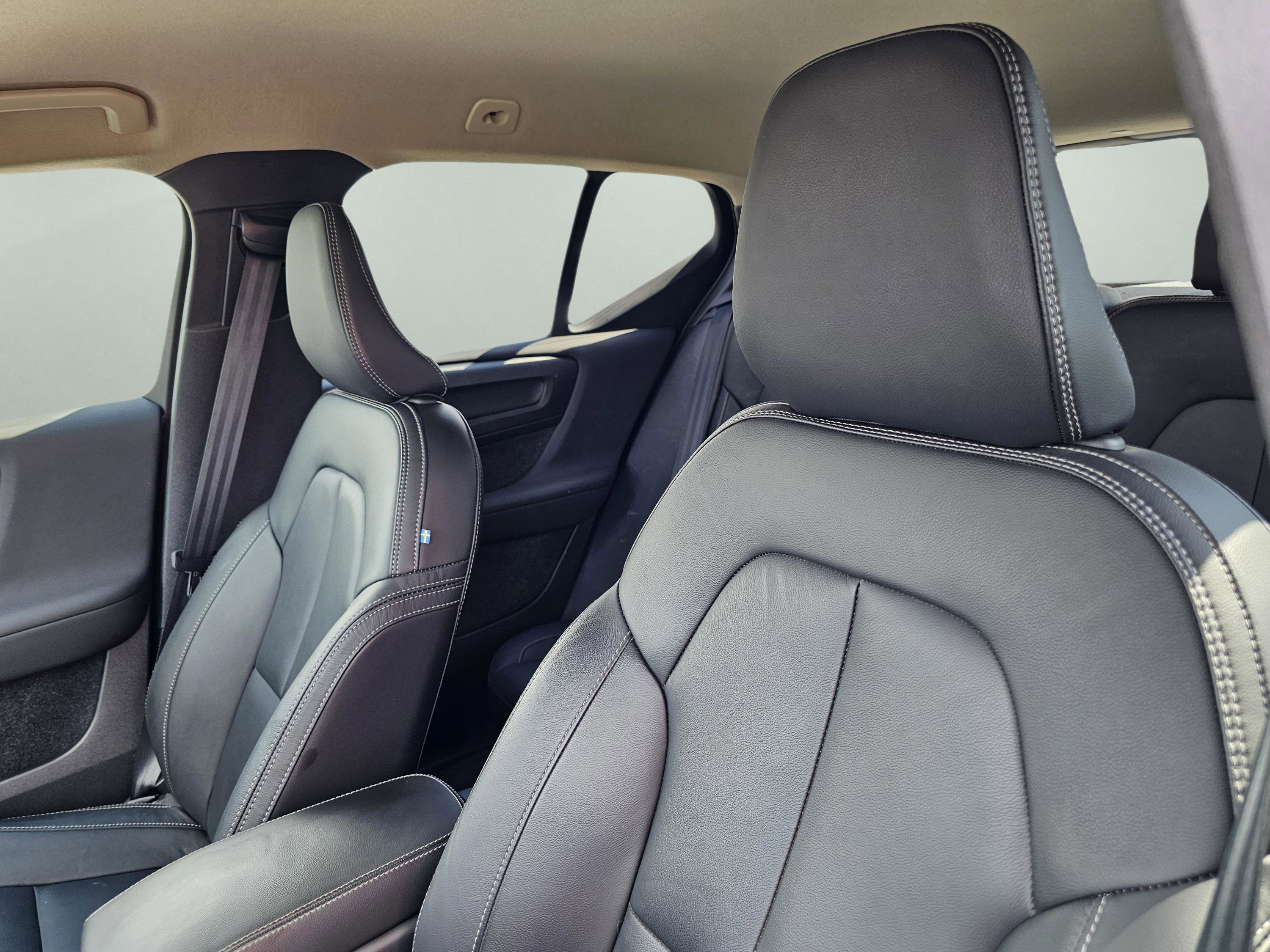 Used 2023 Volvo XC40 B5 Core image 17