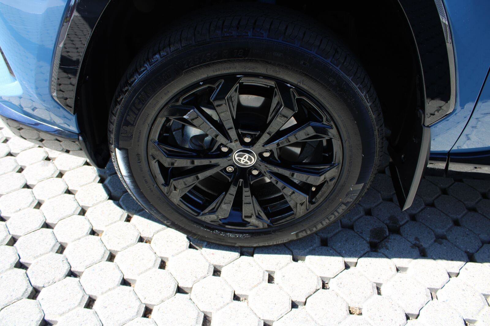 Used 2025 Toyota RAV4 SE AWD/4WD image 12