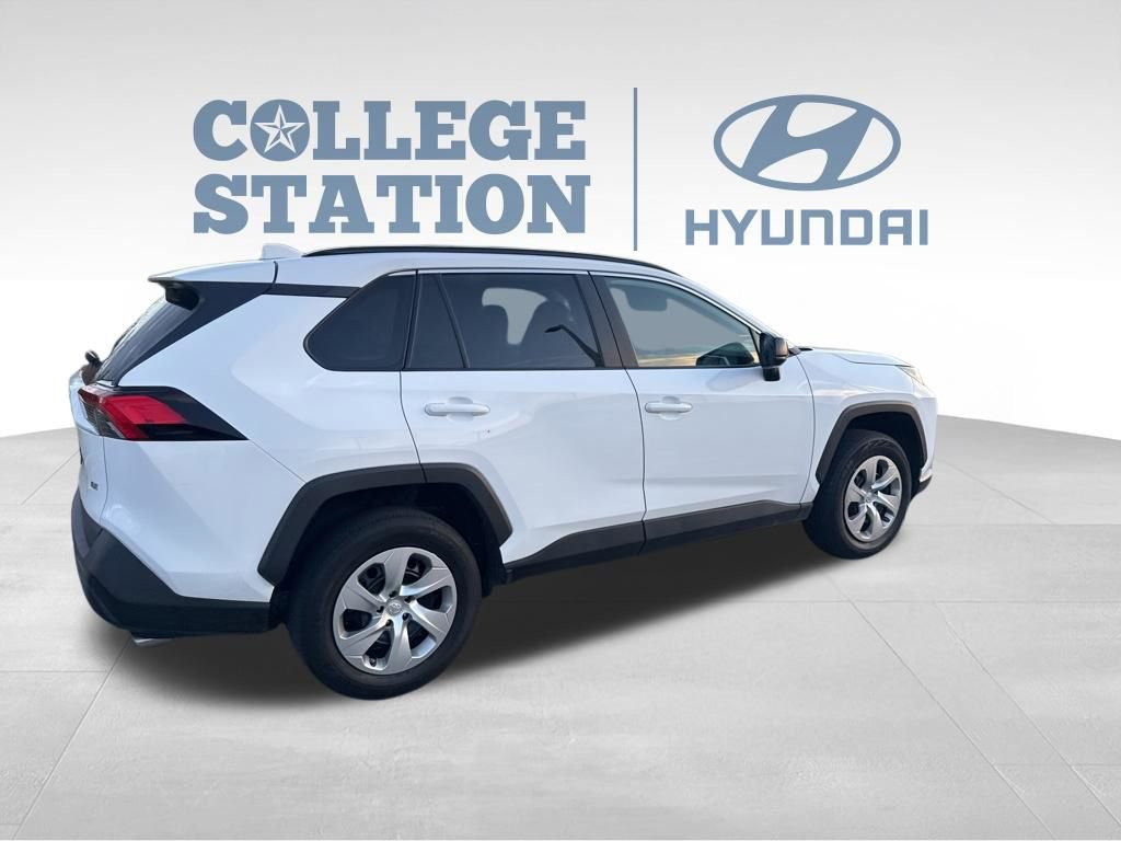 Used 2021 Toyota RAV4 LE image 7